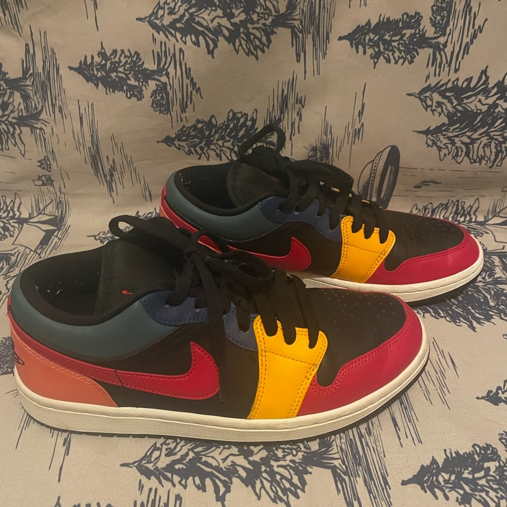 Women's Jordan 1 Low SE Black/Fire Red-Taxi